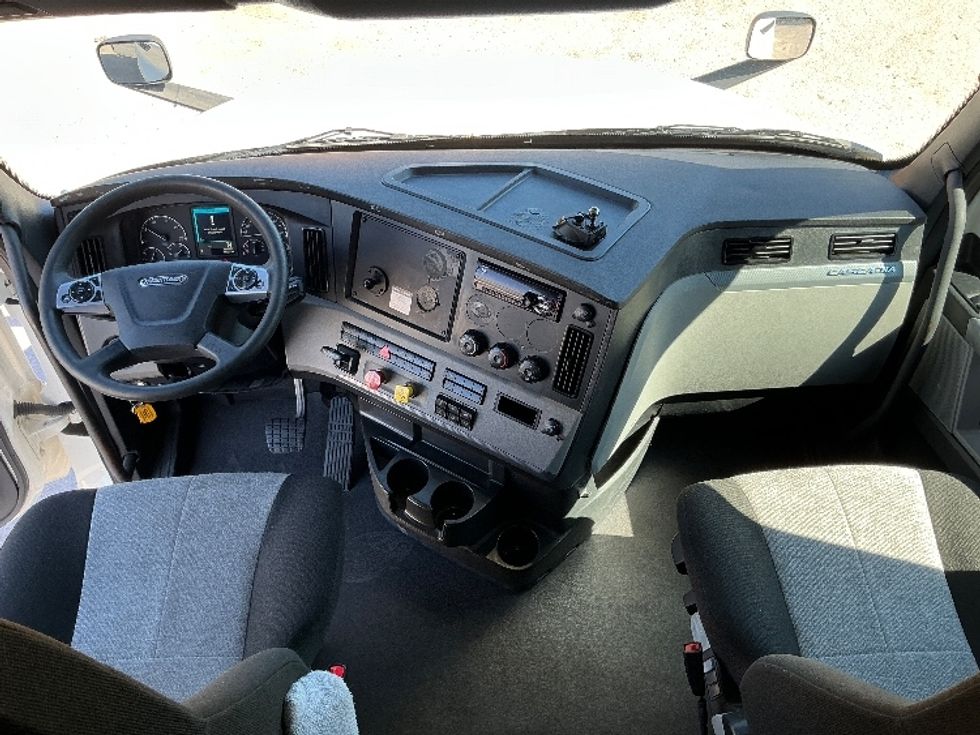 Sleeper Tractor-Heavy Duty Tractors-Freightliner-2021-T12664ST-Miami-FL-579,500\n\t\tmiles-$ 58,750 - Image 12