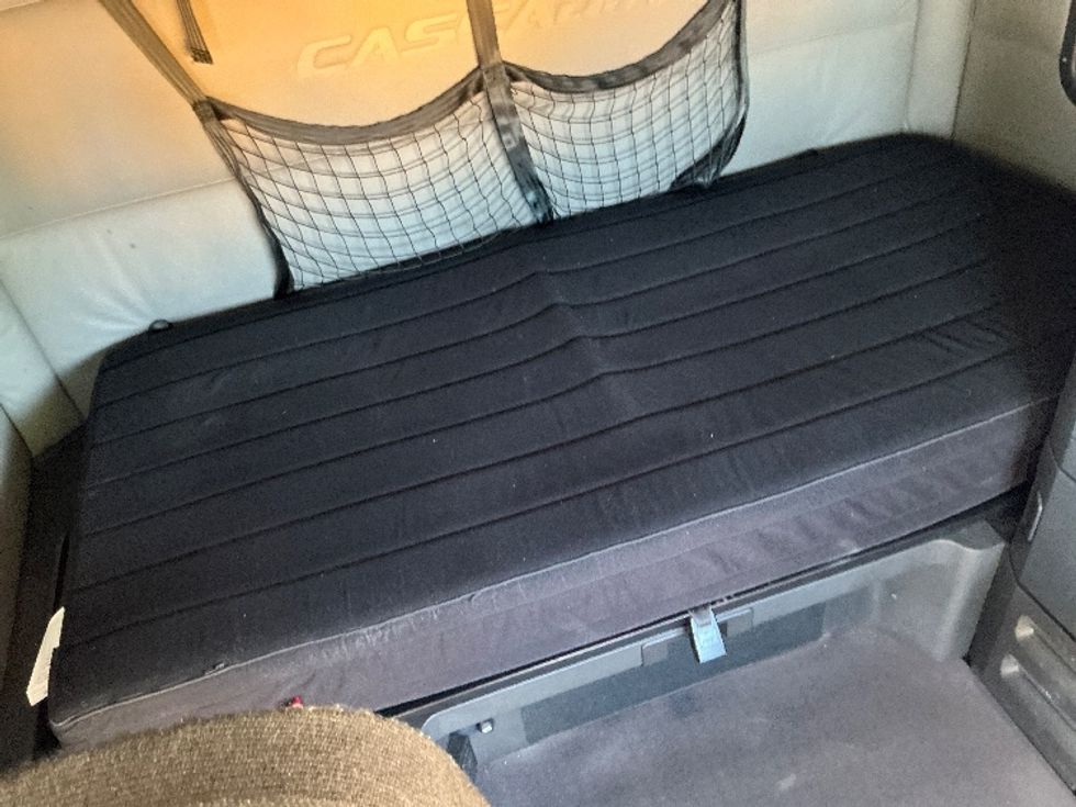 Sleeper Tractor-Heavy Duty Tractors-Freightliner-2021-T12664ST-Miami-FL-579,500\n\t\tmiles-$ 58,750 - Image 17