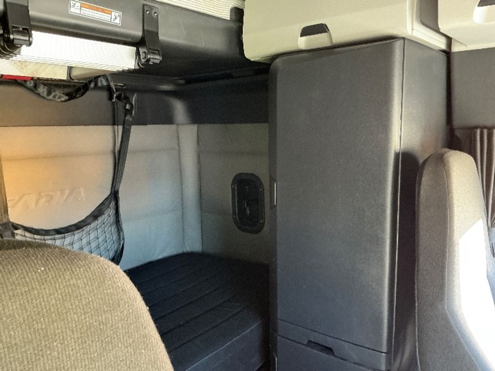 Sleeper Tractor-Heavy Duty Tractors-Freightliner-2021-T12664ST-Miami-FL-579,500\n\t\tmiles-$ 58,750 - Image 18