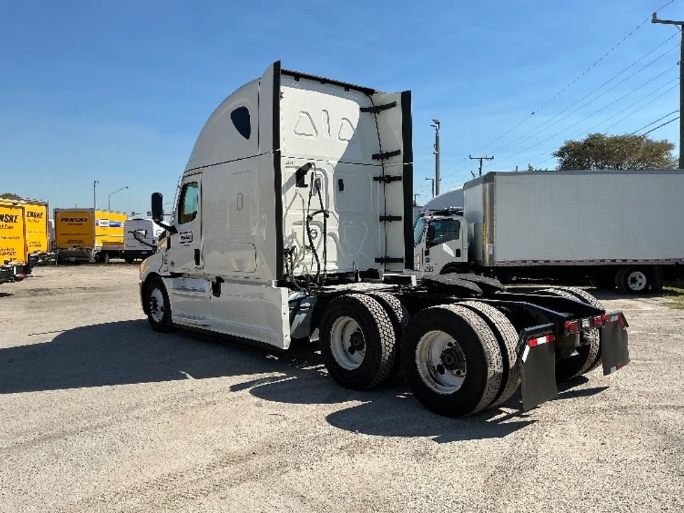 Sleeper Tractor-Heavy Duty Tractors-Freightliner-2021-T12664ST-Miami-FL-579,500\n\t\tmiles-$ 58,750 - Image 5
