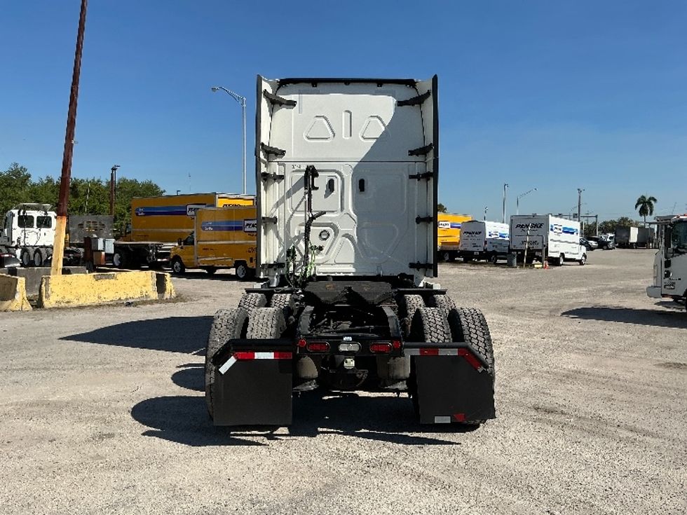 Sleeper Tractor-Heavy Duty Tractors-Freightliner-2021-T12664ST-Miami-FL-579,500\n\t\tmiles-$ 58,750 - Image 6