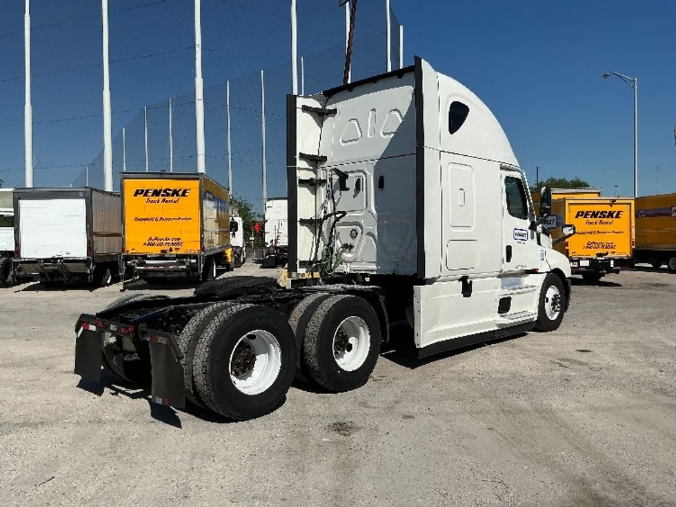 Sleeper Tractor-Heavy Duty Tractors-Freightliner-2021-T12664ST-Miami-FL-579,500\n\t\tmiles-$ 58,750 - Image 7