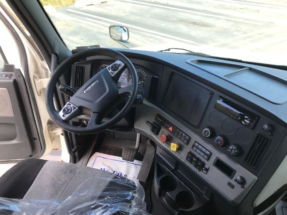 Sleeper Tractor-Heavy Duty Tractors-Freightliner-2021-T12664ST-Millville-NJ-354,898\n\t\tmiles-$ 76,500 - Image 11