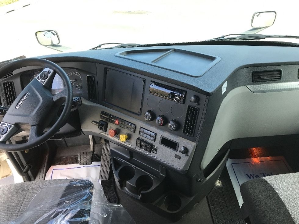 Sleeper Tractor-Heavy Duty Tractors-Freightliner-2021-T12664ST-Millville-NJ-354,898\n\t\tmiles-$ 76,500 - Image 12