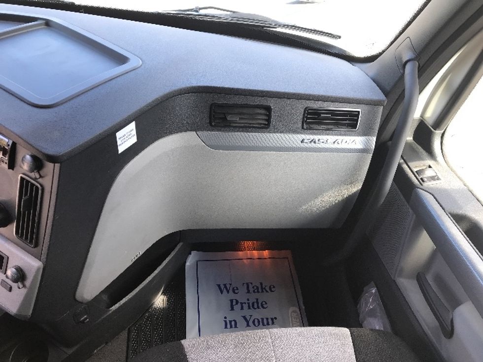 Sleeper Tractor-Heavy Duty Tractors-Freightliner-2021-T12664ST-Millville-NJ-354,898\n\t\tmiles-$ 76,500 - Image 14