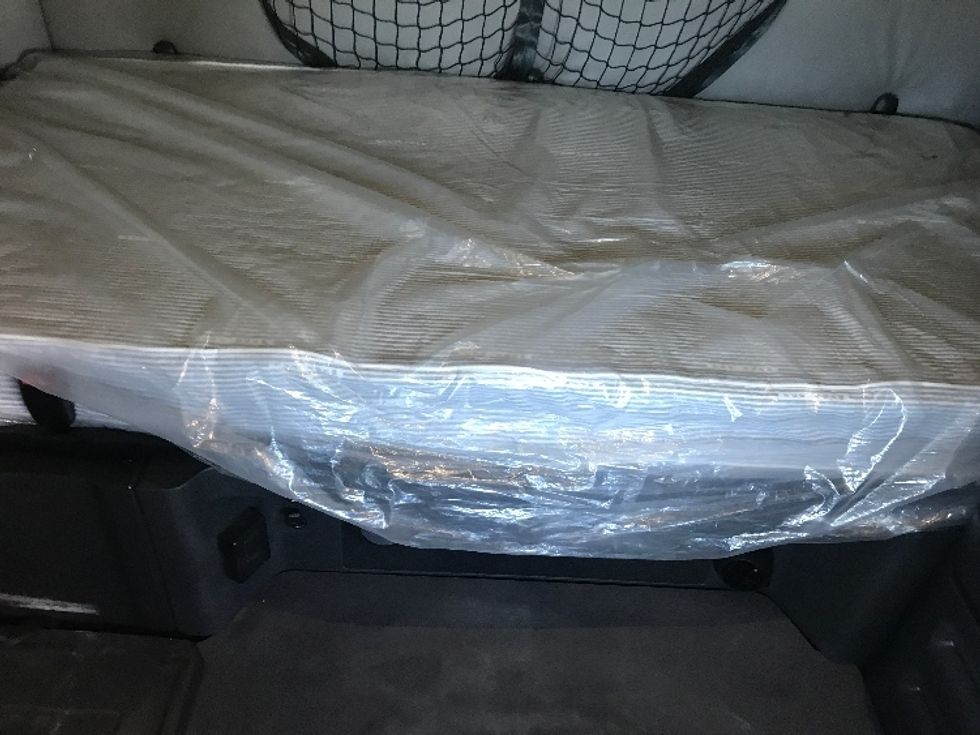 Sleeper Tractor-Heavy Duty Tractors-Freightliner-2021-T12664ST-Millville-NJ-354,898\n\t\tmiles-$ 76,500 - Image 16