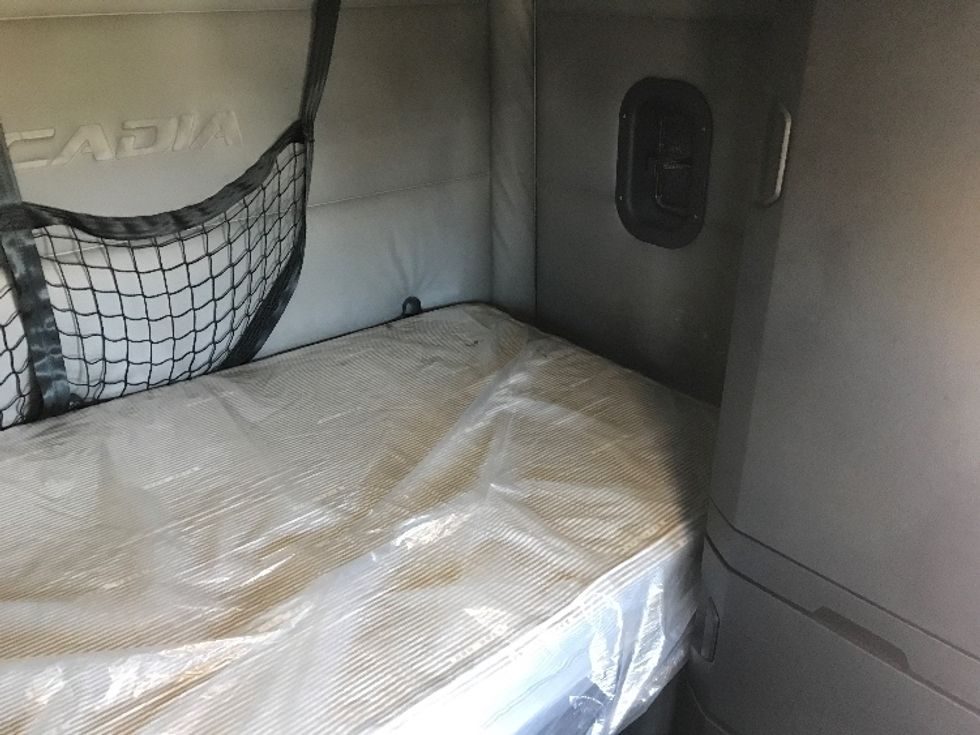 Sleeper Tractor-Heavy Duty Tractors-Freightliner-2021-T12664ST-Millville-NJ-354,898\n\t\tmiles-$ 76,500 - Image 17