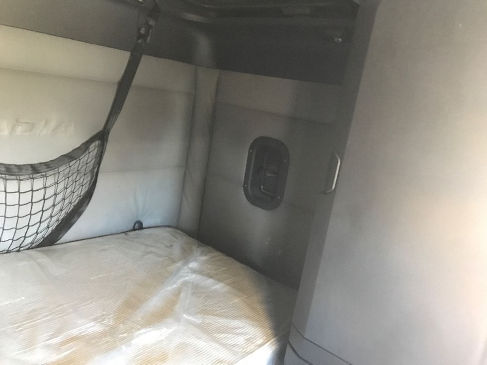 Sleeper Tractor-Heavy Duty Tractors-Freightliner-2021-T12664ST-Millville-NJ-354,898\n\t\tmiles-$ 76,500 - Image 19