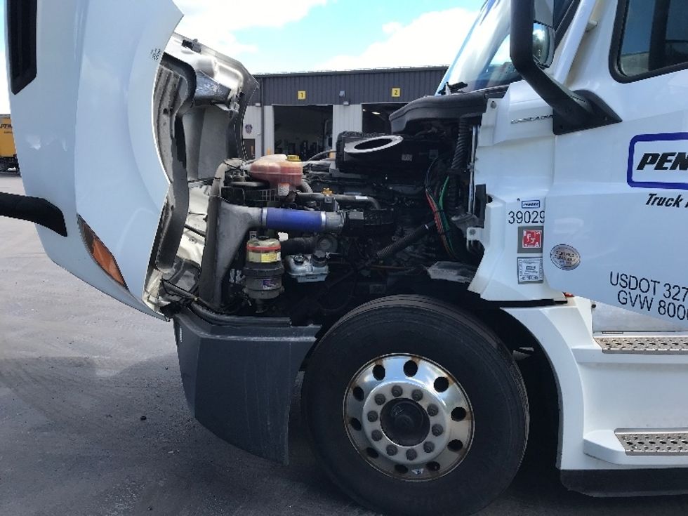 Sleeper Tractor-Heavy Duty Tractors-Freightliner-2021-T12664ST-Millville-NJ-354,898\n\t\tmiles-$ 76,500 - Image 21