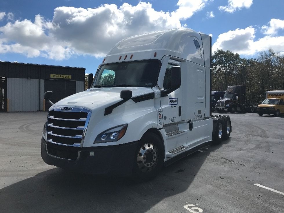 2021 Freightliner Cascadia 126" Sleeper Cab photo 3