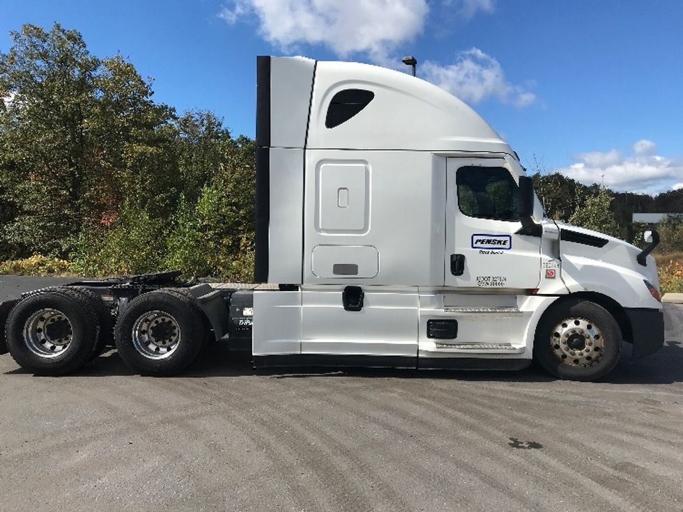 Sleeper Tractor-Heavy Duty Tractors-Freightliner-2021-T12664ST-Millville-NJ-354,898\n\t\tmiles-$ 76,500 - Image 8