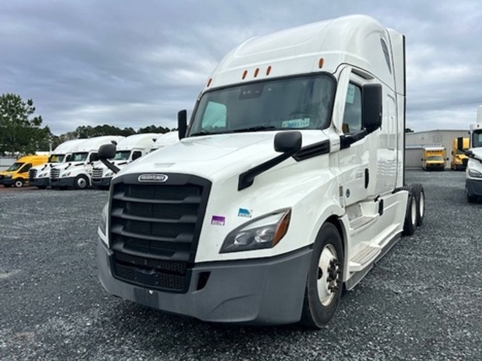 Sleeper Tractor-Heavy Duty Tractors-Freightliner-2021-T12664ST-Millville-NJ-461,414\n\t\tmiles-$ 65,500 - Image 1