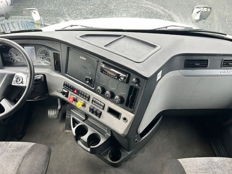 Sleeper Tractor-Heavy Duty Tractors-Freightliner-2021-T12664ST-Millville-NJ-461,414\n\t\tmiles-$ 65,500 - Image 12