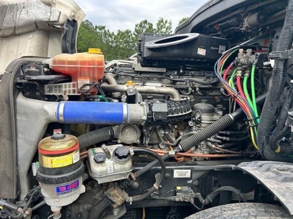 Sleeper Tractor-Heavy Duty Tractors-Freightliner-2021-T12664ST-Millville-NJ-461,414\n\t\tmiles-$ 65,500 - Image 13