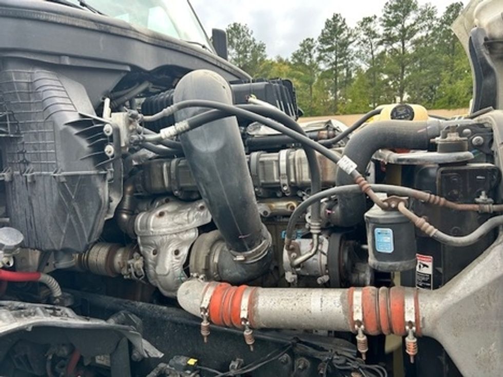 Sleeper Tractor-Heavy Duty Tractors-Freightliner-2021-T12664ST-Millville-NJ-461,414\n\t\tmiles-$ 65,500 - Image 14