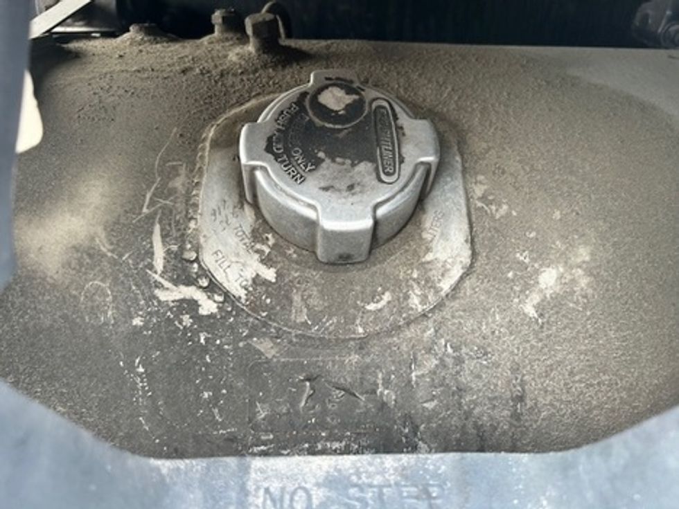 Sleeper Tractor-Heavy Duty Tractors-Freightliner-2021-T12664ST-Millville-NJ-461,414\n\t\tmiles-$ 65,500 - Image 15