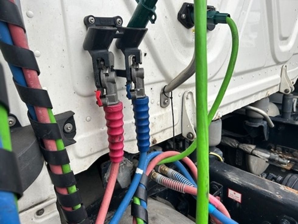 Sleeper Tractor-Heavy Duty Tractors-Freightliner-2021-T12664ST-Millville-NJ-461,414\n\t\tmiles-$ 65,500 - Image 16