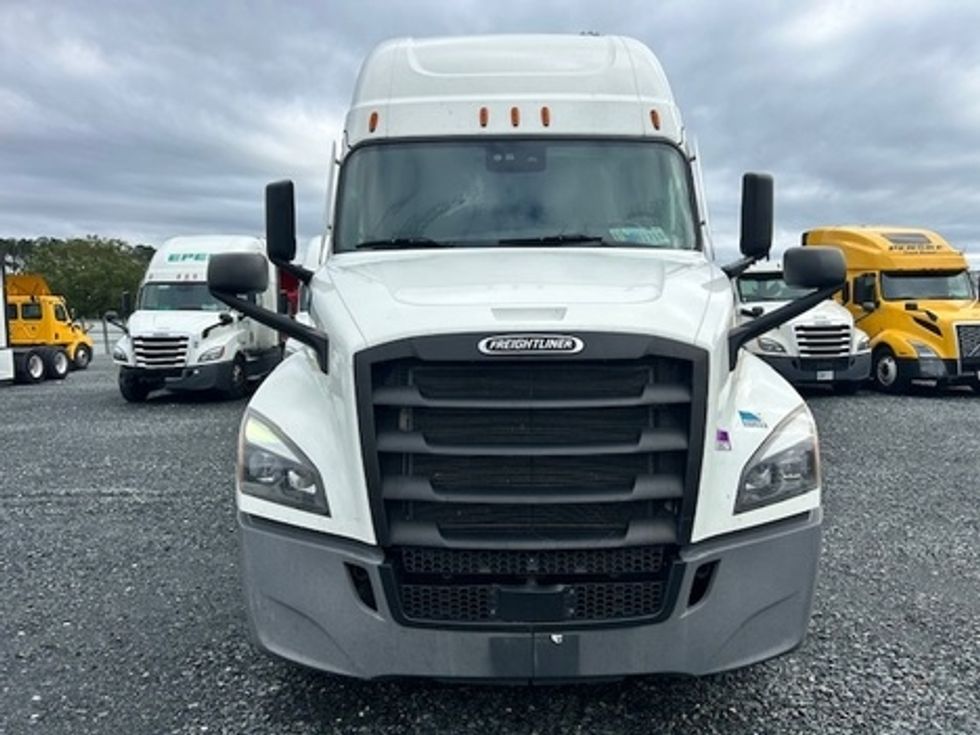 Sleeper Tractor-Heavy Duty Tractors-Freightliner-2021-T12664ST-Millville-NJ-461,414\n\t\tmiles-$ 65,500 - Image 2