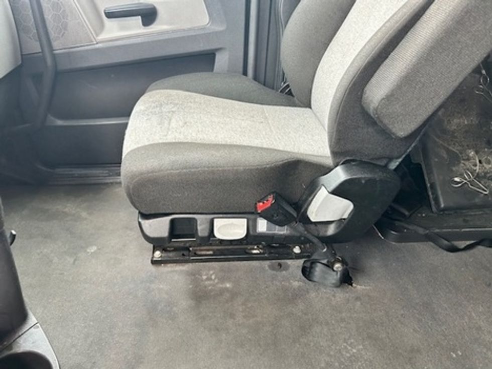 Sleeper Tractor-Heavy Duty Tractors-Freightliner-2021-T12664ST-Millville-NJ-461,414\n\t\tmiles-$ 65,500 - Image 20