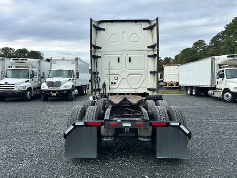 Sleeper Tractor-Heavy Duty Tractors-Freightliner-2021-T12664ST-Millville-NJ-461,414\n\t\tmiles-$ 65,500 - Image 6