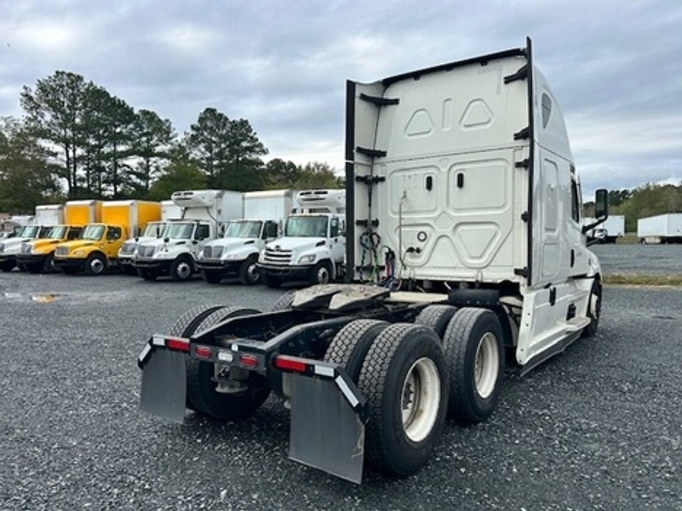 Sleeper Tractor-Heavy Duty Tractors-Freightliner-2021-T12664ST-Millville-NJ-461,414\n\t\tmiles-$ 65,500 - Image 7