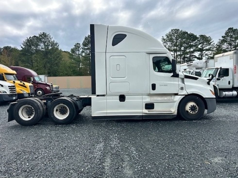 Sleeper Tractor-Heavy Duty Tractors-Freightliner-2021-T12664ST-Millville-NJ-461,414\n\t\tmiles-$ 65,500 - Image 8