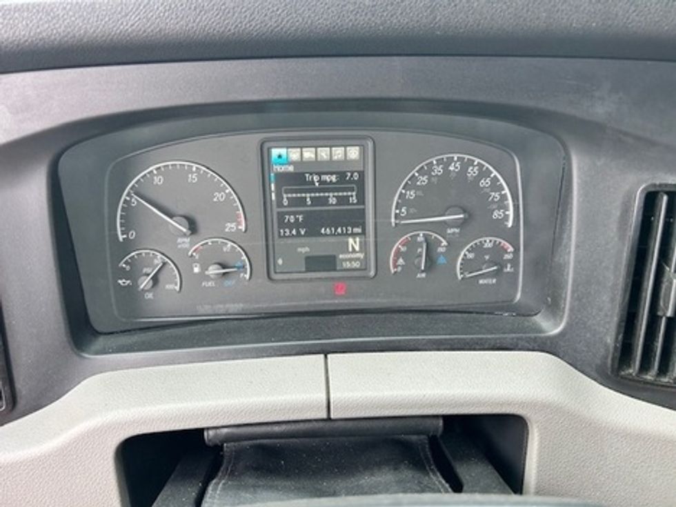 Sleeper Tractor-Heavy Duty Tractors-Freightliner-2021-T12664ST-Millville-NJ-461,414\n\t\tmiles-$ 65,500 - Image 9