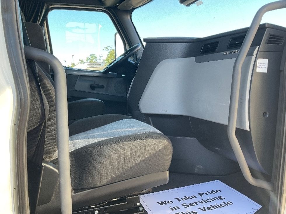 Sleeper Tractor-Heavy Duty Tractors-Freightliner-2021-T12664ST-Millville-NJ-501,315\n\t\tmiles-$ 63,000 - Image 15