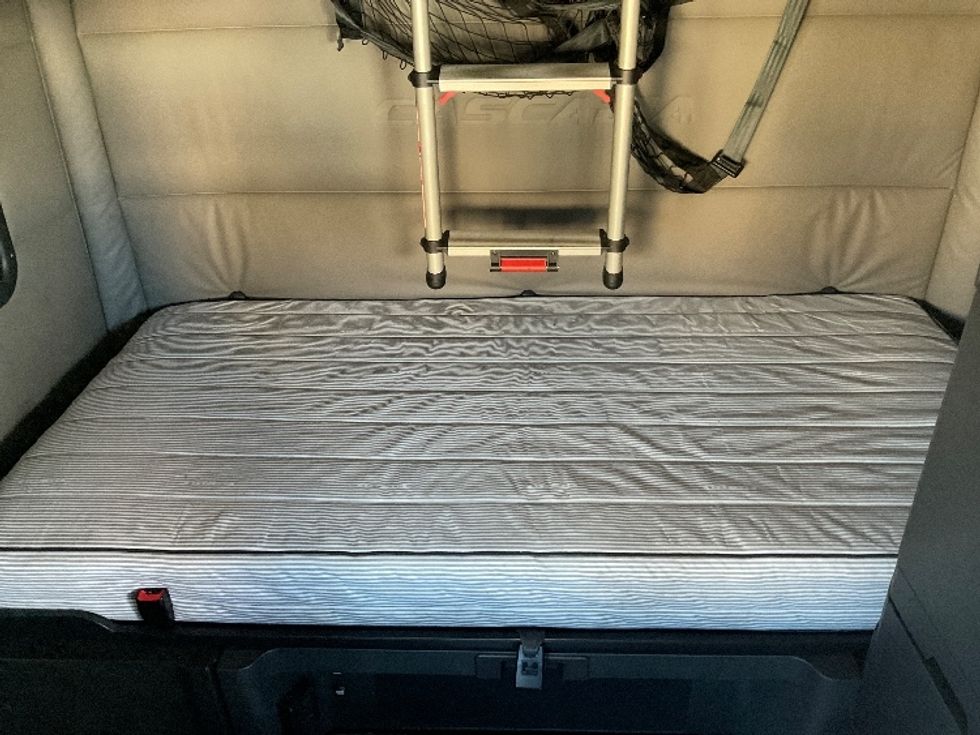 Sleeper Tractor-Heavy Duty Tractors-Freightliner-2021-T12664ST-Millville-NJ-501,315\n\t\tmiles-$ 63,000 - Image 16