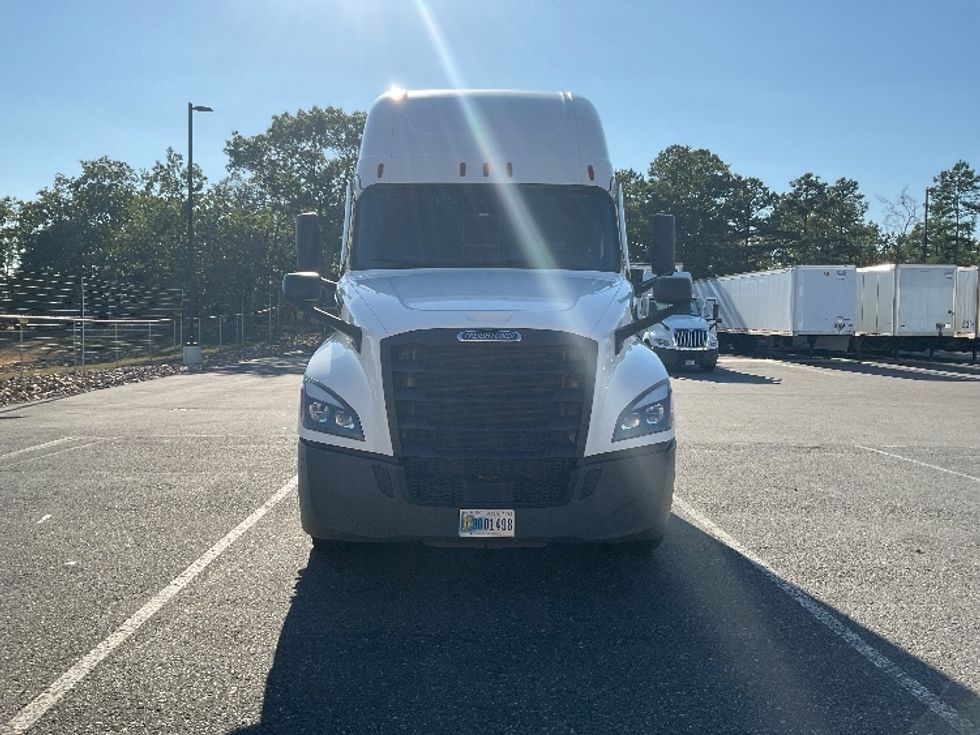 Sleeper Tractor-Heavy Duty Tractors-Freightliner-2021-T12664ST-Millville-NJ-501,315\n\t\tmiles-$ 63,000 - Image 2