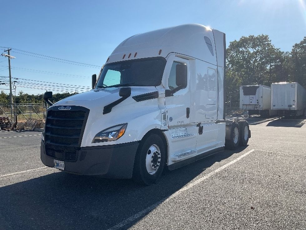 Sleeper Tractor-Heavy Duty Tractors-Freightliner-2021-T12664ST-Millville-NJ-501,315\n\t\tmiles-$ 63,000 - Image 3
