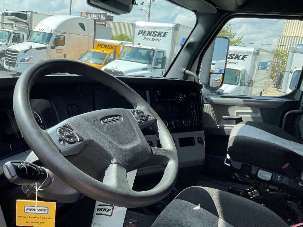 Sleeper Tractor-Heavy Duty Tractors-Freightliner-2021-T12664ST-Milwaukee-WI-477,647\n\t\tmiles-$ 65,750 - Image 10