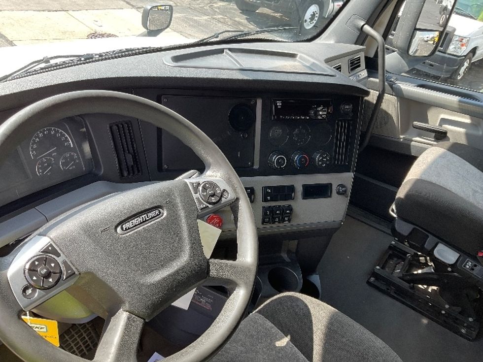 Sleeper Tractor-Heavy Duty Tractors-Freightliner-2021-T12664ST-Milwaukee-WI-477,647\n\t\tmiles-$ 65,750 - Image 11
