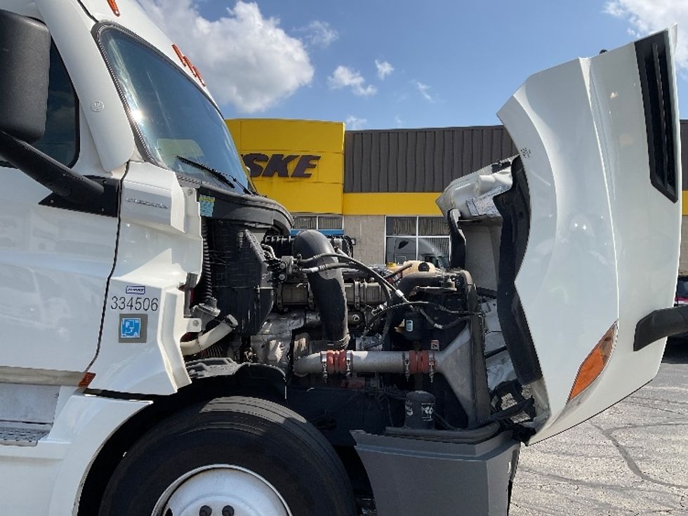 Sleeper Tractor-Heavy Duty Tractors-Freightliner-2021-T12664ST-Milwaukee-WI-477,647\n\t\tmiles-$ 65,750 - Image 20