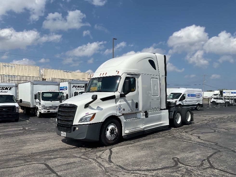 Sleeper Tractor-Heavy Duty Tractors-Freightliner-2021-T12664ST-Milwaukee-WI-477,647\n\t\tmiles-$ 65,750 - Image 3