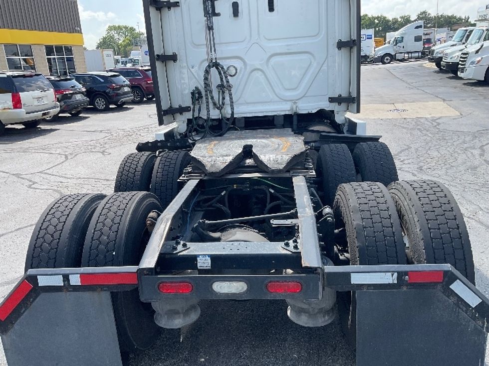 Sleeper Tractor-Heavy Duty Tractors-Freightliner-2021-T12664ST-Milwaukee-WI-477,647\n\t\tmiles-$ 65,750 - Image 6