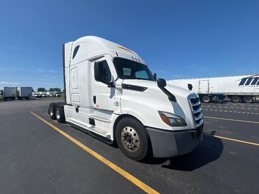 Sleeper Tractor-Heavy Duty Tractors-Freightliner-2021-T12664ST-Milwaukee-WI-504,654\n\t\tmiles-$ 68,500 - Image 1