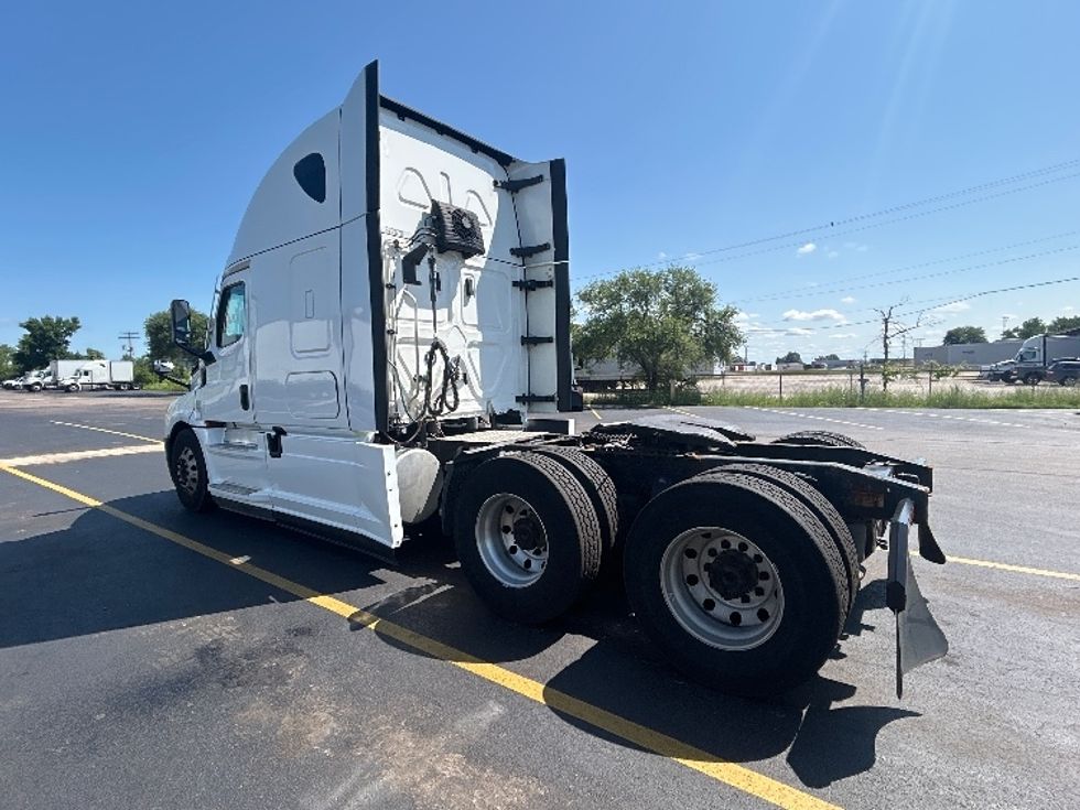 Sleeper Tractor-Heavy Duty Tractors-Freightliner-2021-T12664ST-Milwaukee-WI-504,654\n\t\tmiles-$ 68,500 - Image 5