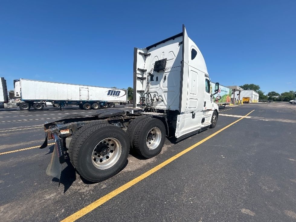 Sleeper Tractor-Heavy Duty Tractors-Freightliner-2021-T12664ST-Milwaukee-WI-504,654\n\t\tmiles-$ 68,500 - Image 7