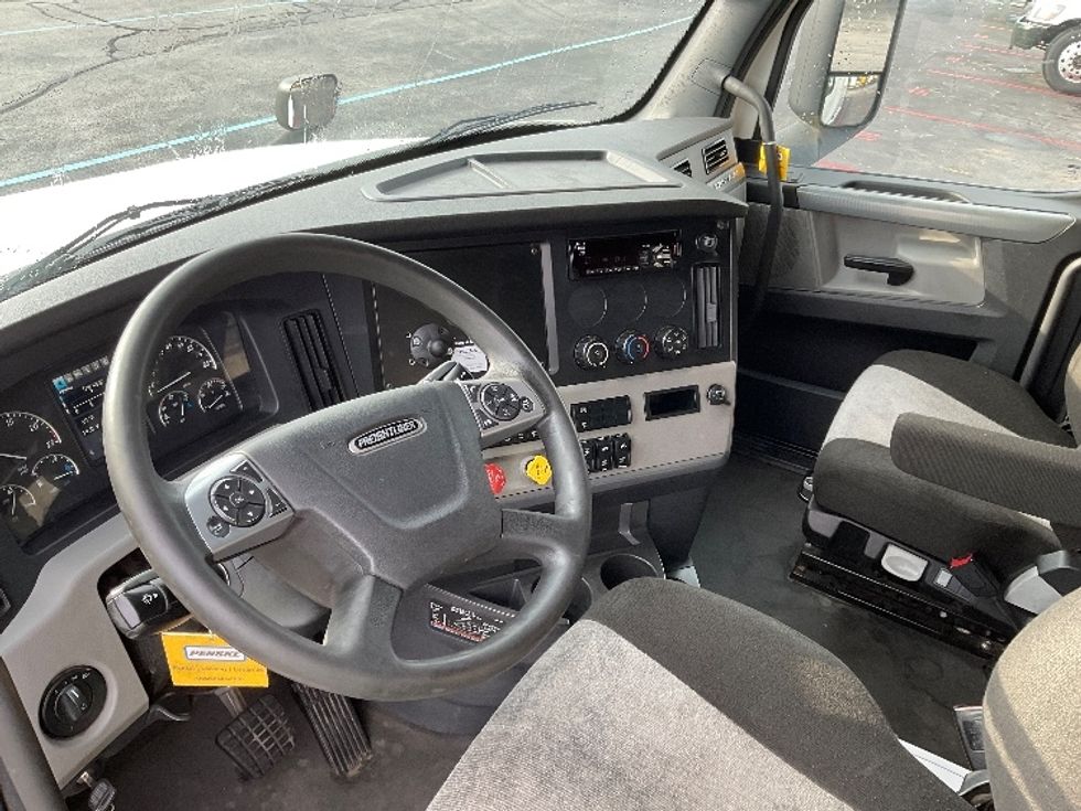 Sleeper Tractor-Heavy Duty Tractors-Freightliner-2021-T12664ST-Milwaukee-WI-573,818\n\t\tmiles-$ 55,750 - Image 10