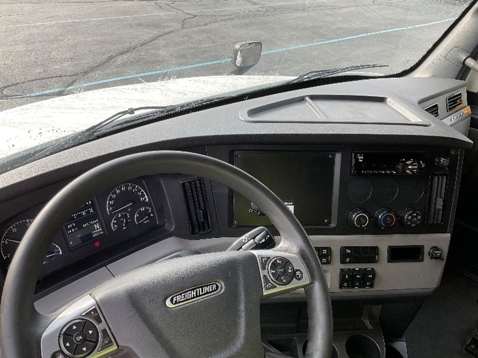 Sleeper Tractor-Heavy Duty Tractors-Freightliner-2021-T12664ST-Milwaukee-WI-573,818\n\t\tmiles-$ 55,750 - Image 11
