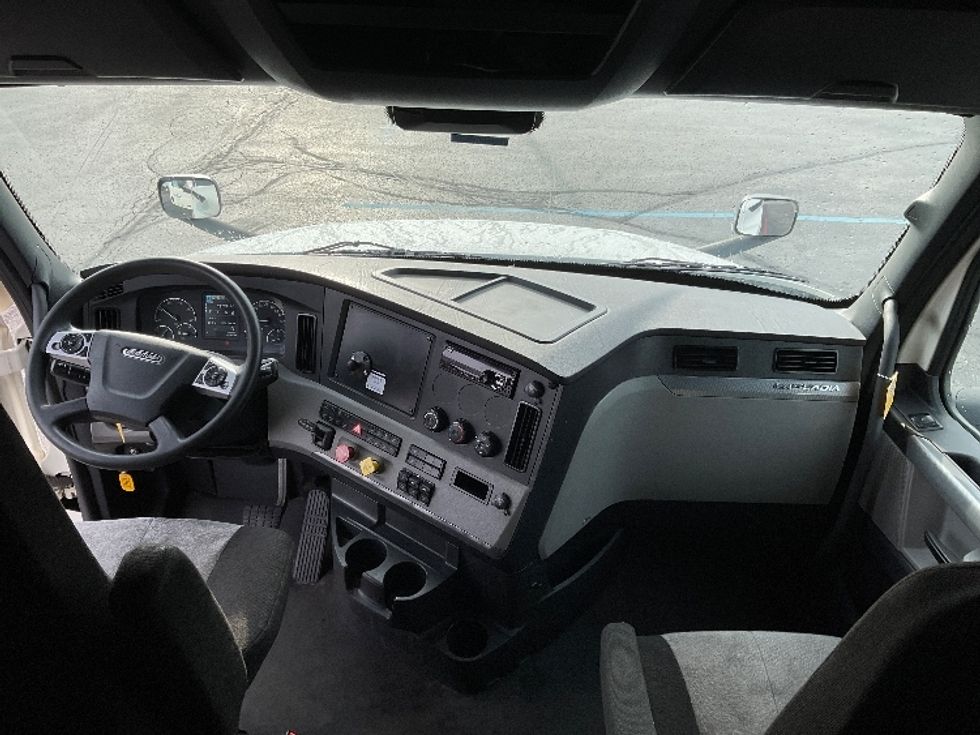 Sleeper Tractor-Heavy Duty Tractors-Freightliner-2021-T12664ST-Milwaukee-WI-573,818\n\t\tmiles-$ 55,750 - Image 12