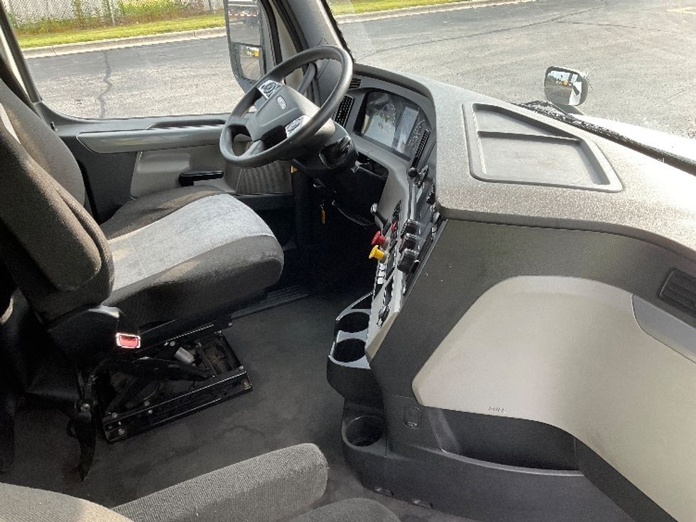 Sleeper Tractor-Heavy Duty Tractors-Freightliner-2021-T12664ST-Milwaukee-WI-573,818\n\t\tmiles-$ 55,750 - Image 15