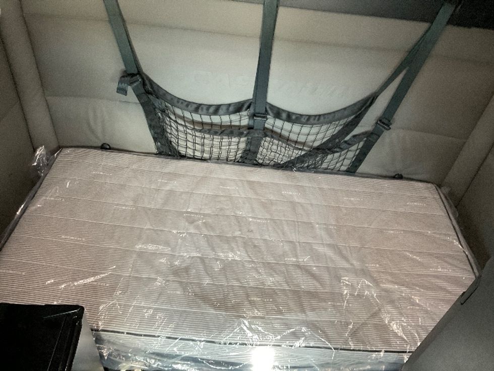 Sleeper Tractor-Heavy Duty Tractors-Freightliner-2021-T12664ST-Milwaukee-WI-573,818\n\t\tmiles-$ 55,750 - Image 17