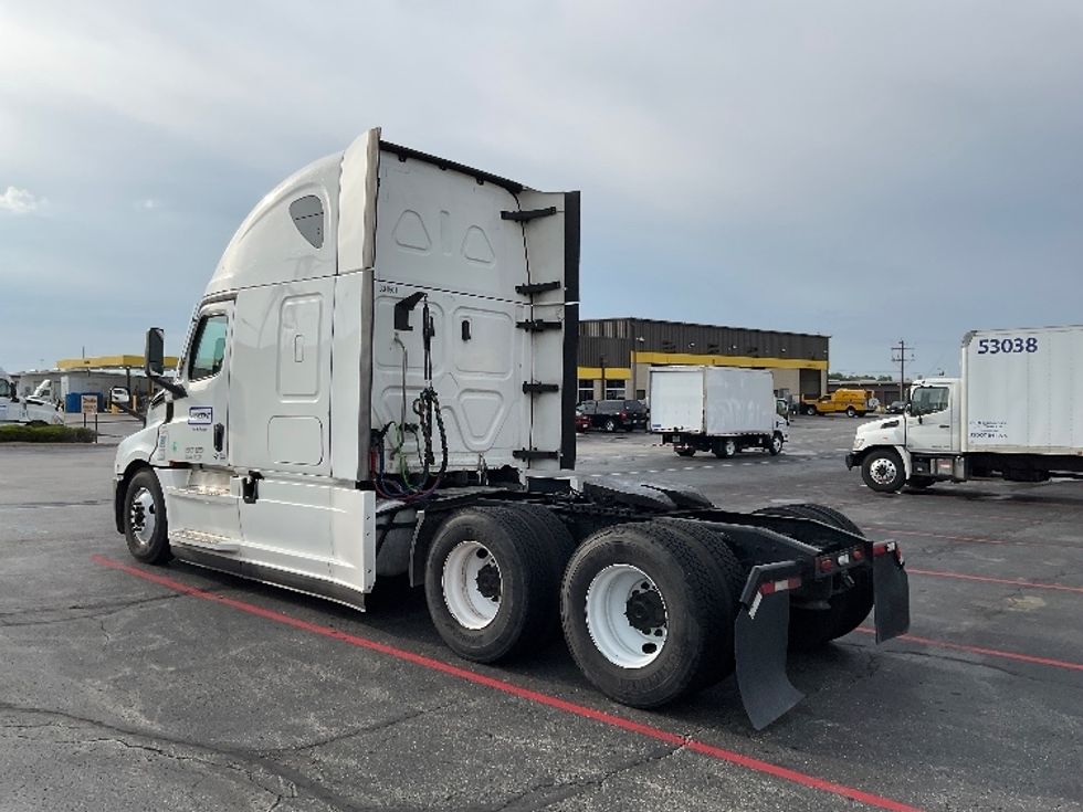 Sleeper Tractor-Heavy Duty Tractors-Freightliner-2021-T12664ST-Milwaukee-WI-573,818\n\t\tmiles-$ 55,750 - Image 5