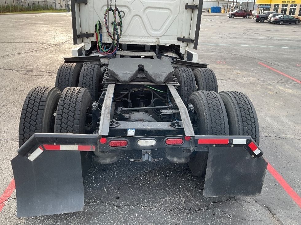 Sleeper Tractor-Heavy Duty Tractors-Freightliner-2021-T12664ST-Milwaukee-WI-573,818\n\t\tmiles-$ 55,750 - Image 6