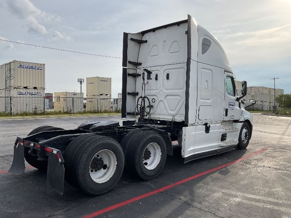 Sleeper Tractor-Heavy Duty Tractors-Freightliner-2021-T12664ST-Milwaukee-WI-573,818\n\t\tmiles-$ 55,750 - Image 7