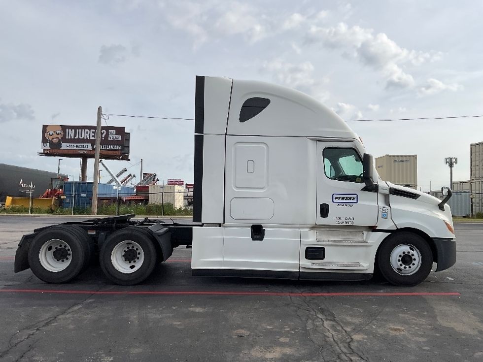 Sleeper Tractor-Heavy Duty Tractors-Freightliner-2021-T12664ST-Milwaukee-WI-573,818\n\t\tmiles-$ 55,750 - Image 8