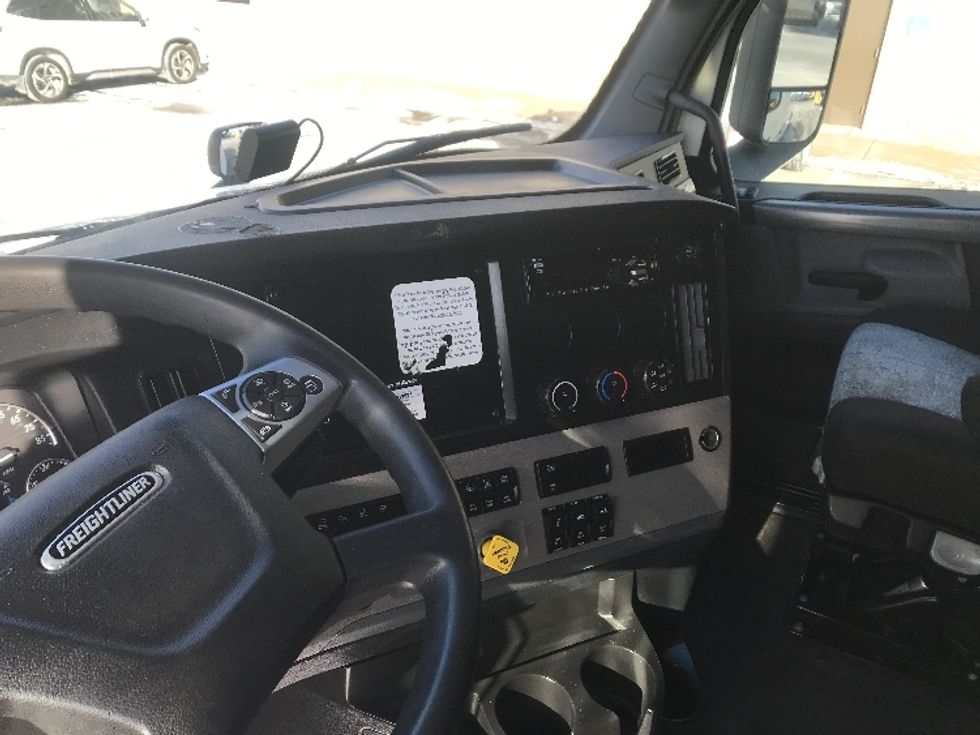 Sleeper Tractor-Heavy Duty Tractors-Freightliner-2021-T12664ST-Milwaukee-WI-606,003\n\t\tmiles-$ 59,500 - Image 10
