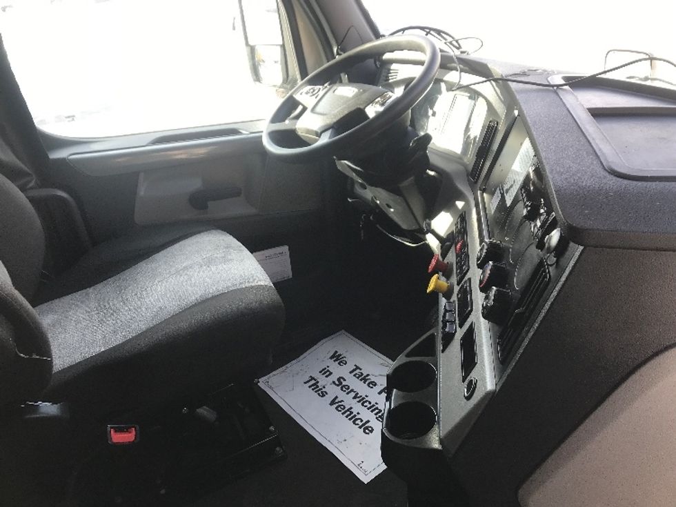 Sleeper Tractor-Heavy Duty Tractors-Freightliner-2021-T12664ST-Milwaukee-WI-606,003\n\t\tmiles-$ 59,500 - Image 15